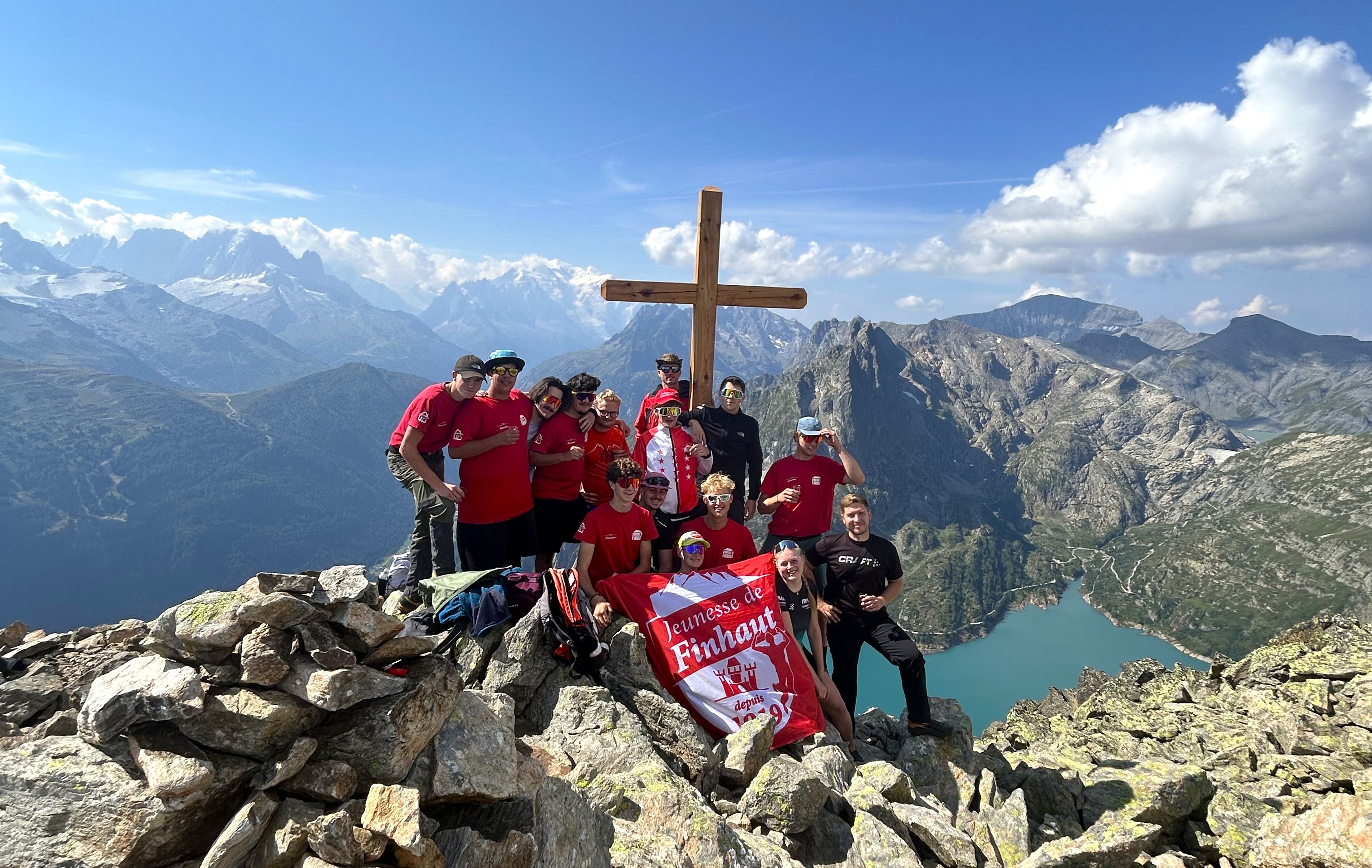 https://radiochablais.ch/images/2026/08/16/croix 6.jpeg